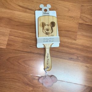 New in Packaging Disney x Primark Paddle Brush